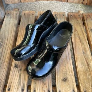 Dansko Professional Black Patent Leather Clog Womens US 9.5 EU 40 Narrow